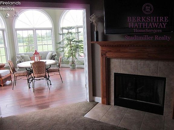 3rd image of 806 Old Mill Pl