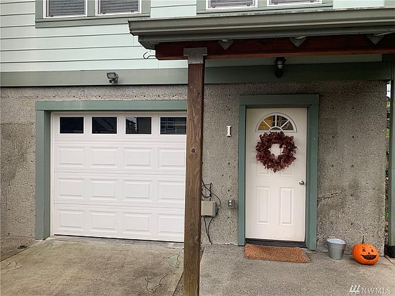 4th image of 1014 Park St