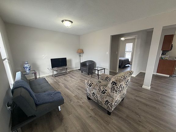 4th image of 202 Wheaton Ct
