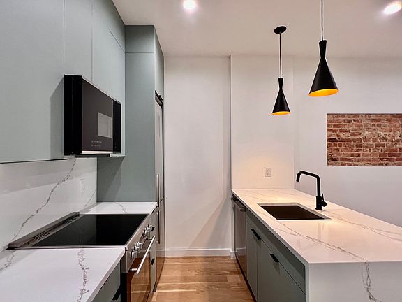 5th image of 614 Bainbridge St APT 1