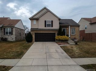 2046 Golfview Ln, Westland, MI 48186