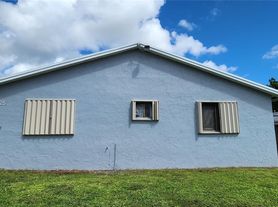 6121 SW 39th St, Hollywood, FL