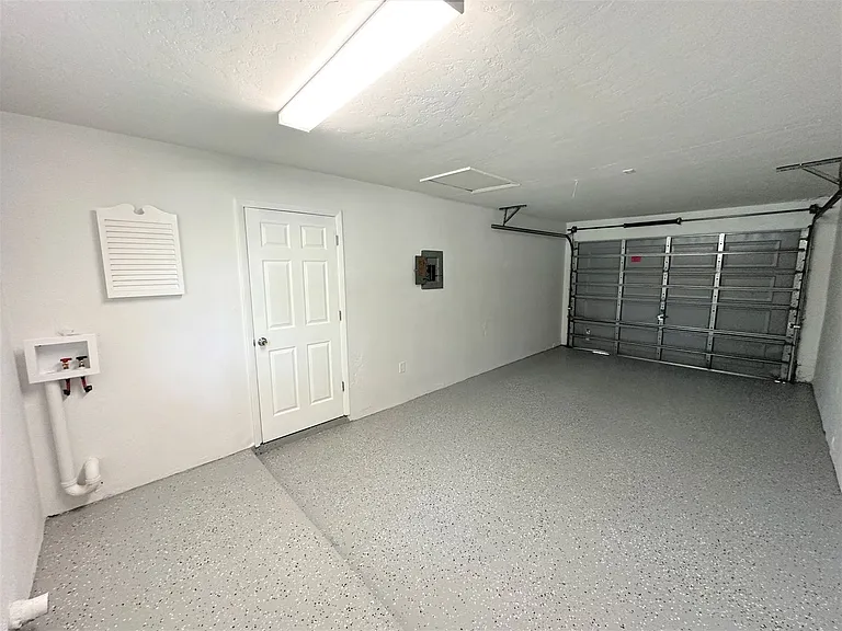 Avalon Apartments — Photo 24