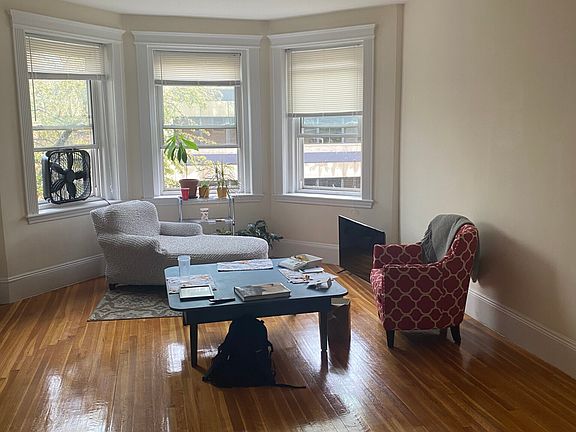 4th image of 11 Englewood Ave APT 10