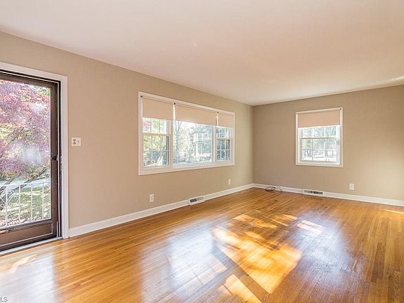 3rd image of 125 Marywood Dr