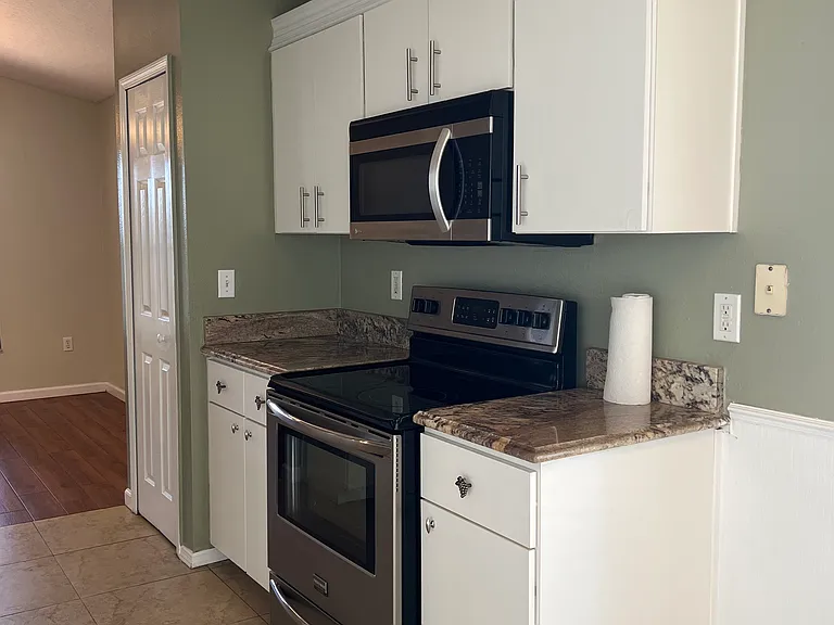 760 N Lake Ave — Photo 7