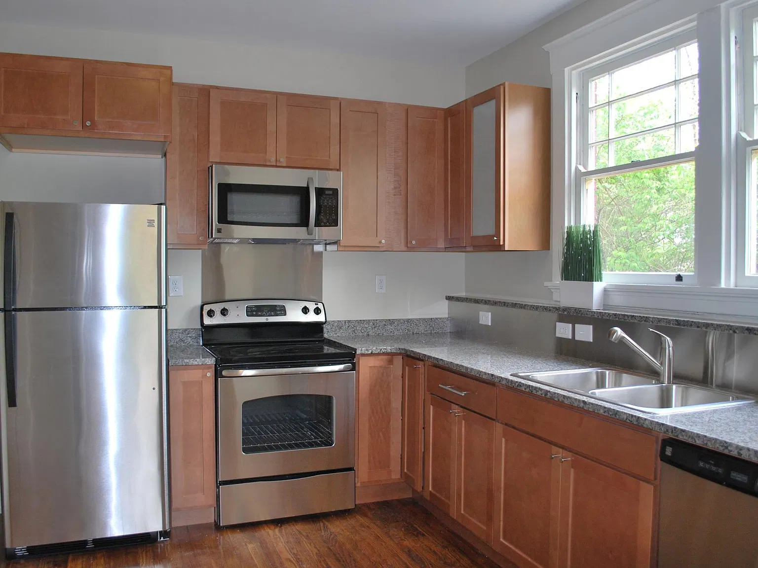 5 bed, 3000 sqft, $2,500 — Photo 3