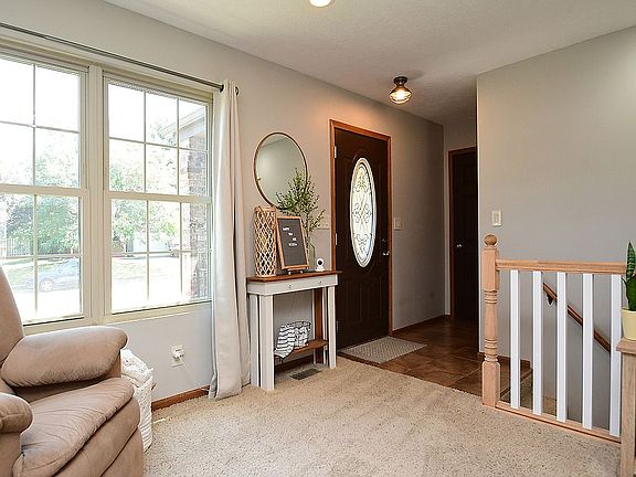 4th image of 2210 W Cove Dr