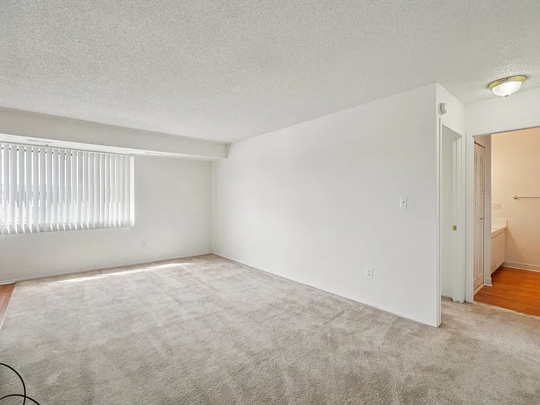 Riverside Village Apartments — Photo 75