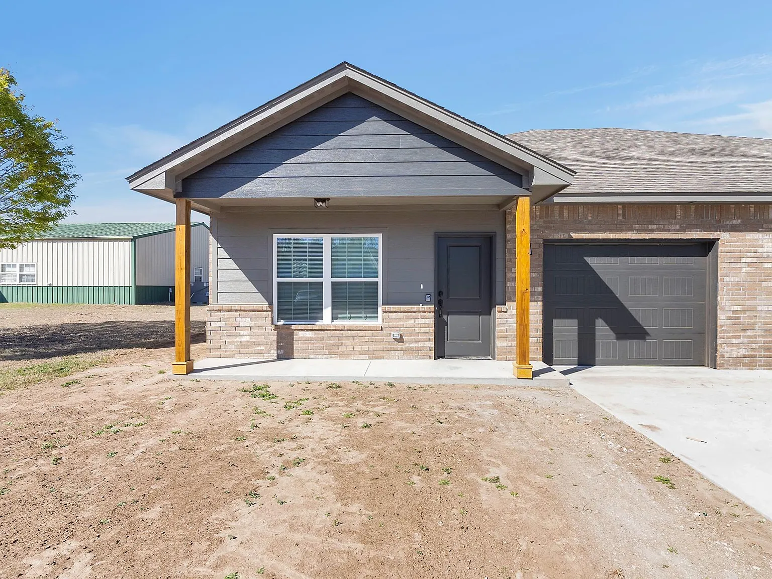 200 Buccaneer Dr — Photo 2