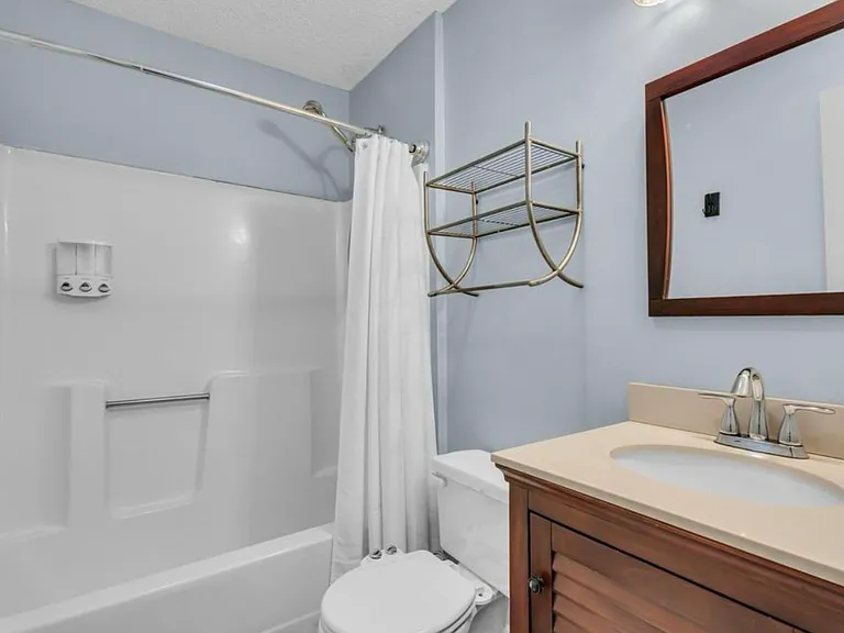 16 Laurel Dr — Photo 9