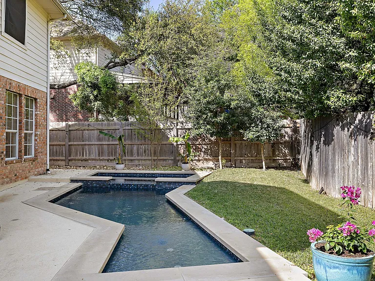 2114 Hilton Head Dr — Photo 35