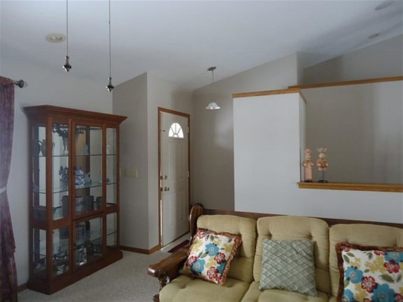 3rd image of 3922 Windwood Dr