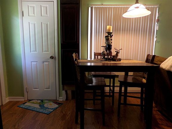 3rd image of 11905 Bradley Dr