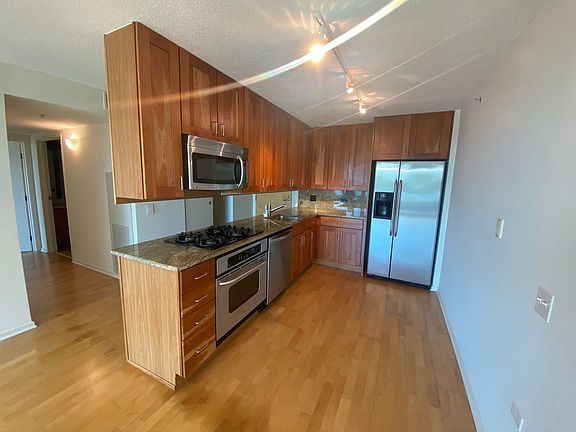 3rd image of 9725 Woods Dr #P-416
