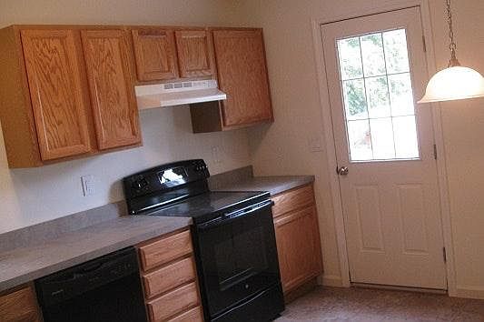 2nd image of 105 Argyle Ave