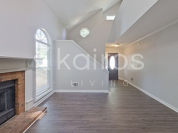3rd image of 835 Ashley Ln