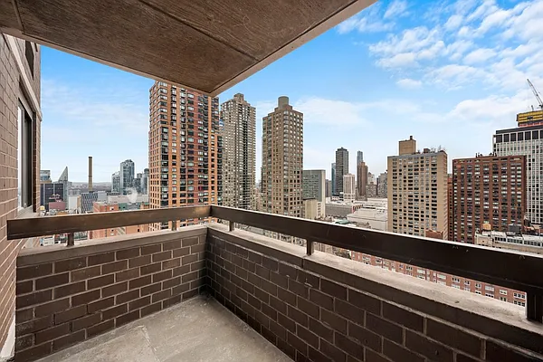 Rented by Compass | media 18