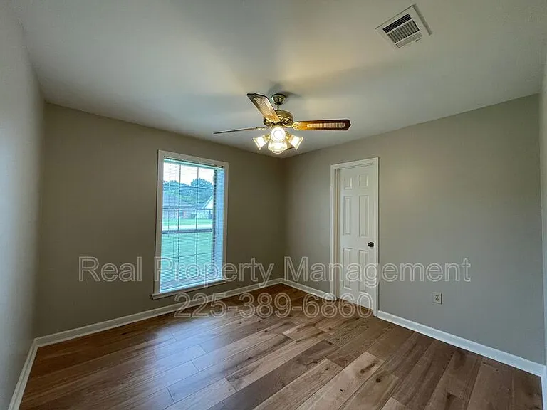 2422 Riverside Dr — Photo 17