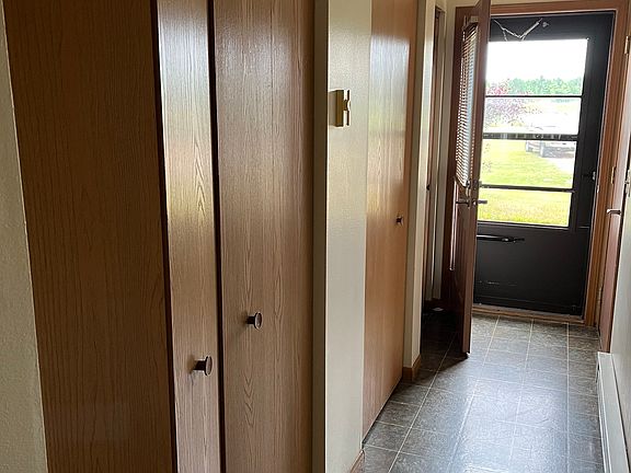 4th image of 121 County Road Qq APT B5