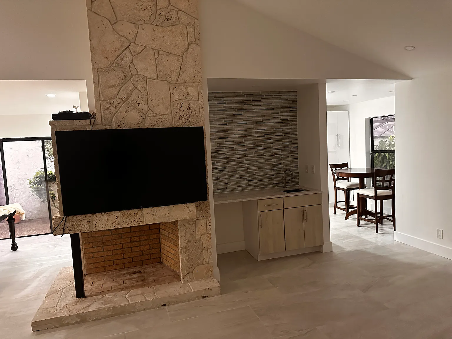 3 bed, 1970 sqft, $4,950 — Photo 3