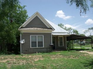 900 N 11th St, Ballinger, TX 76821