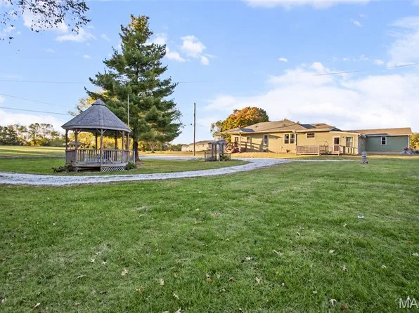 1 N Cobb St, Roodhouse, IL 62082