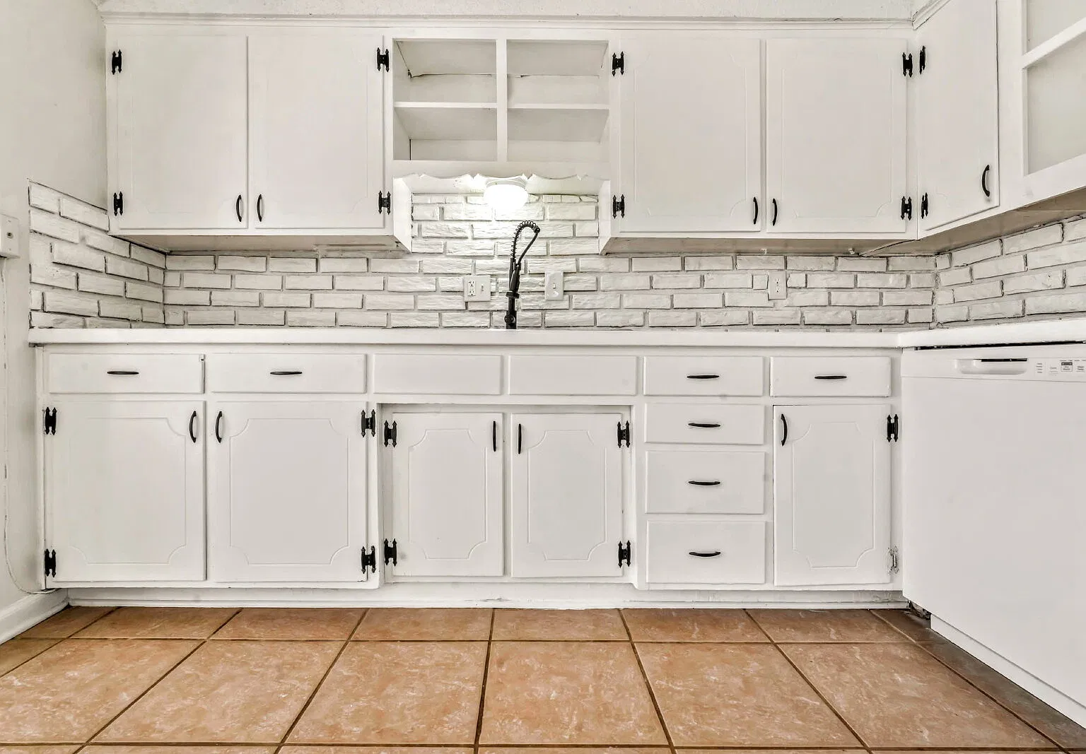 3 bed, 1.5 bath, 1924 sqft, $1,595 — Photo 2