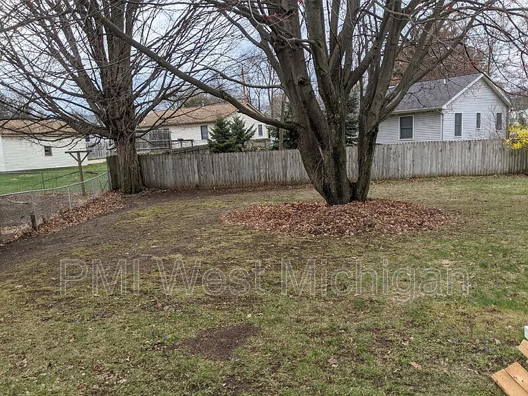 2102 36th St SW — Photo 20