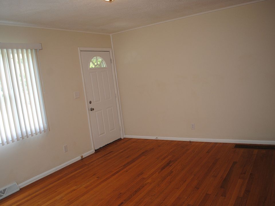 2nd image of 504 Fairmont St