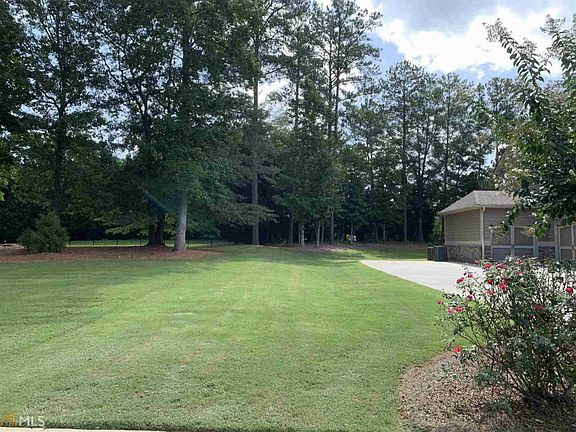 2nd image of 108 Archstone Sq