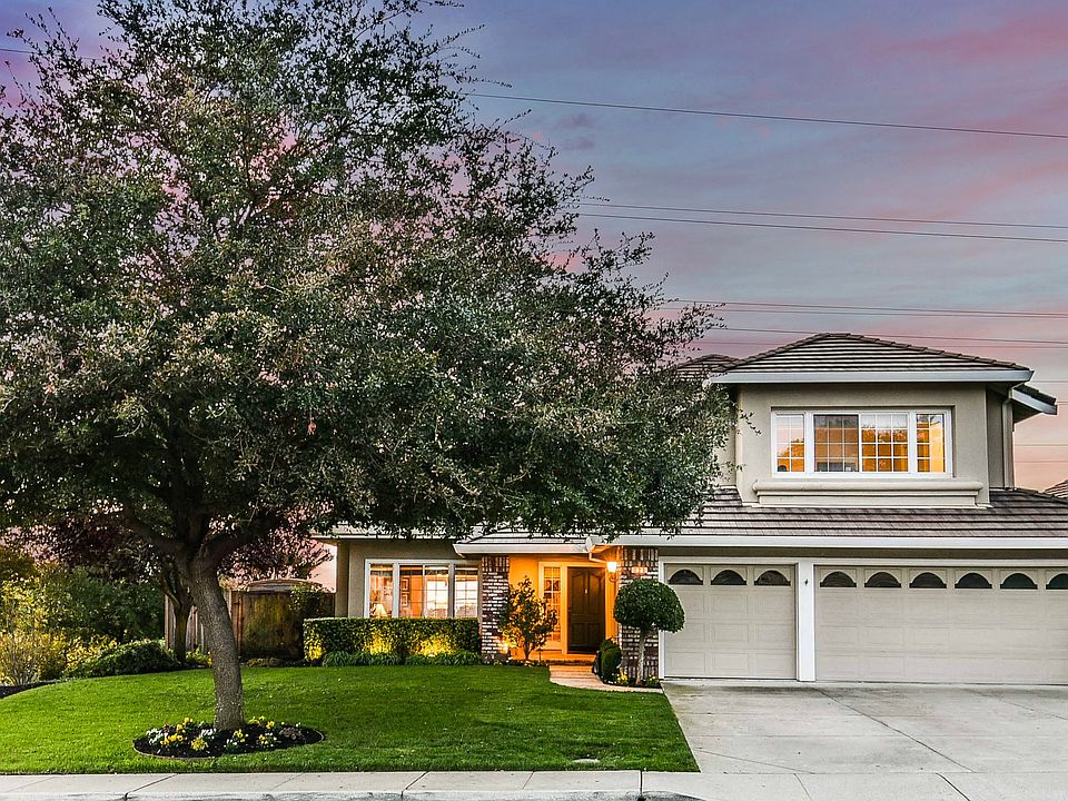 1st image of 326 Sunset Dr