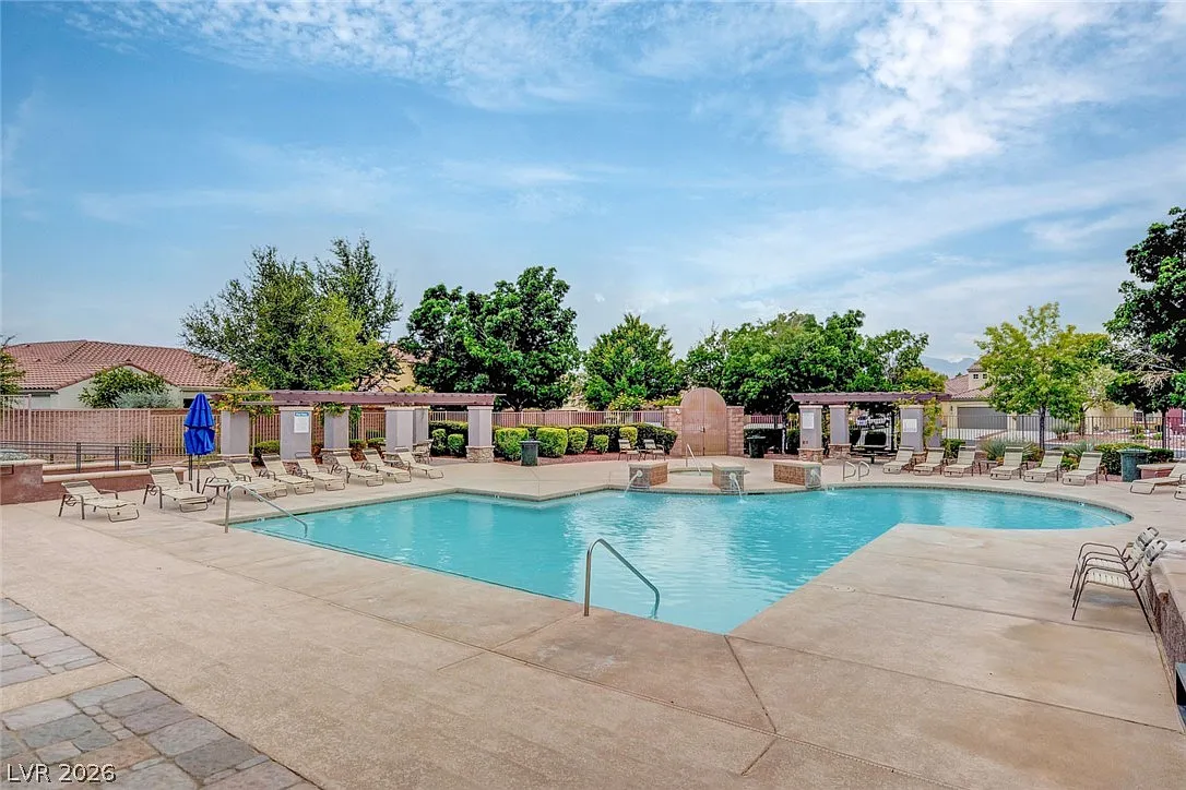 4 bed, 3.5 bath, 2335 sqft, $2,950 — Photo 2