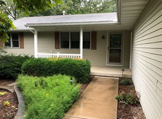 6 Sherry St, Mackinaw, IL 61755