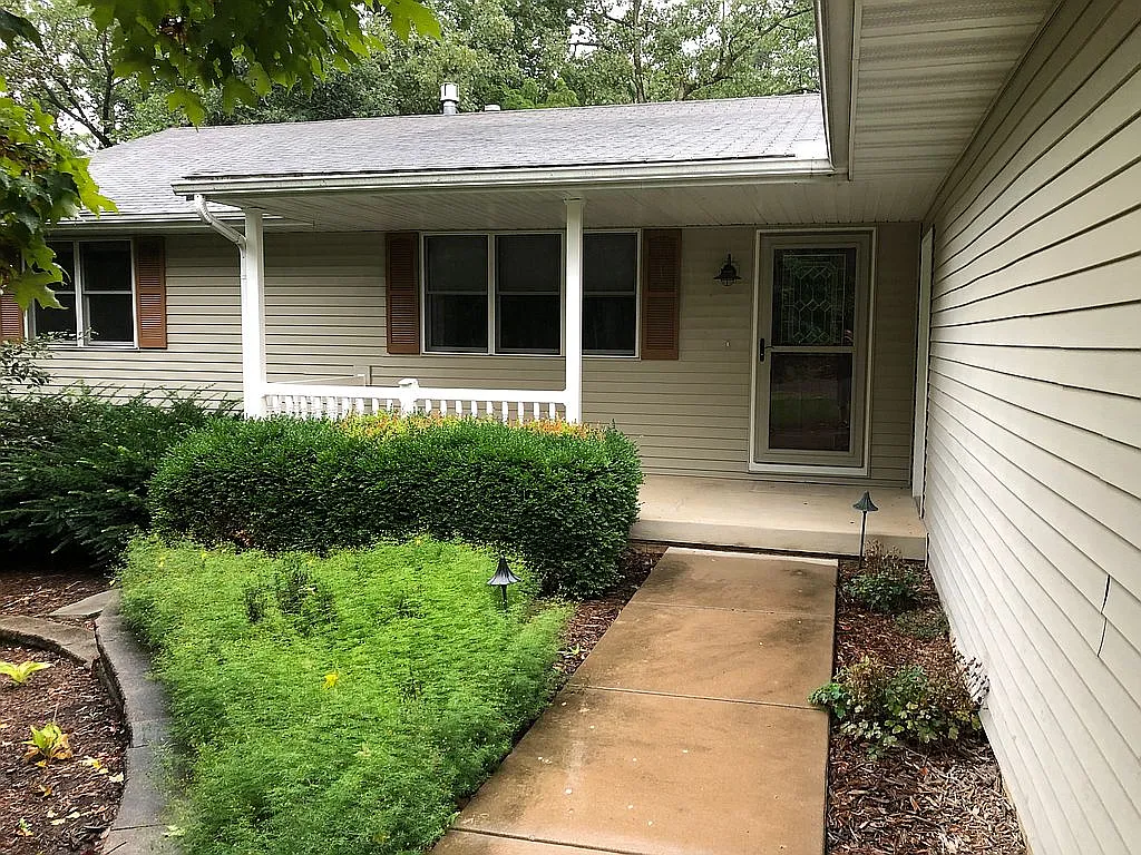 6 Sherry St photo 1