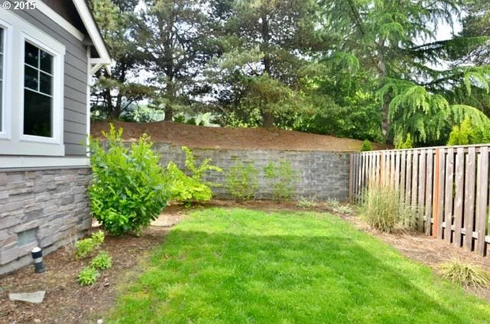 4 bed, 2.5 bath, 2290 sqft, $4,350 — Photo 4