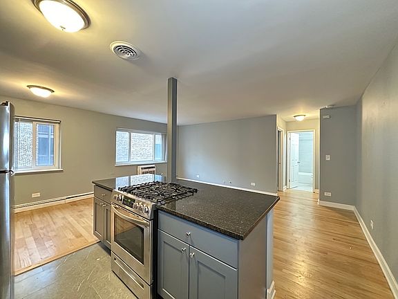 4th image of 663 W Grace St #713
