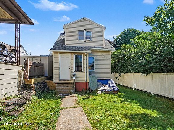 2nd image of 616 Rear Seybert St