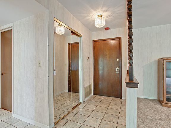 4th image of 250 W Parliament Pl APT 215