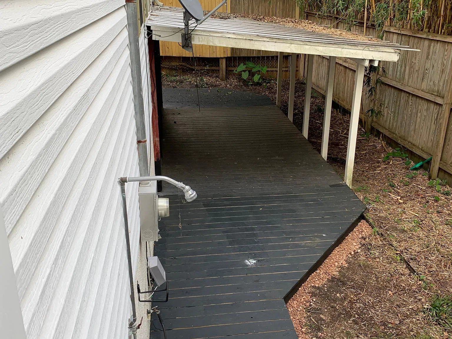 136 Redfern Dr — Photo 3