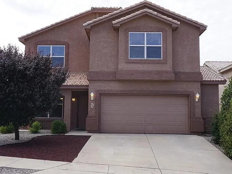 5 bed, 2690 sqft, $3,000 — Photo 1