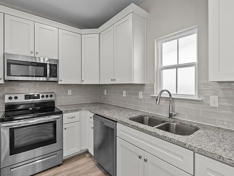 104 S Palm Ave — Photo 26