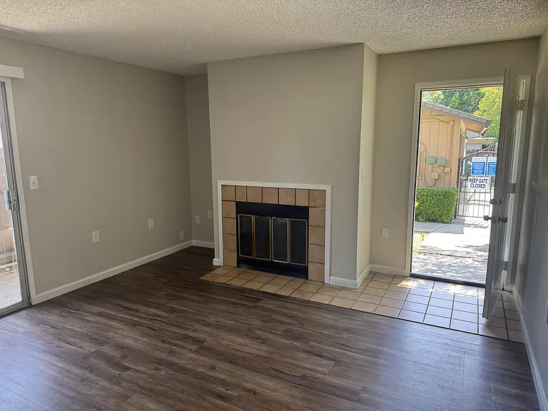 5920 Van Alstine Ave — Photo 26