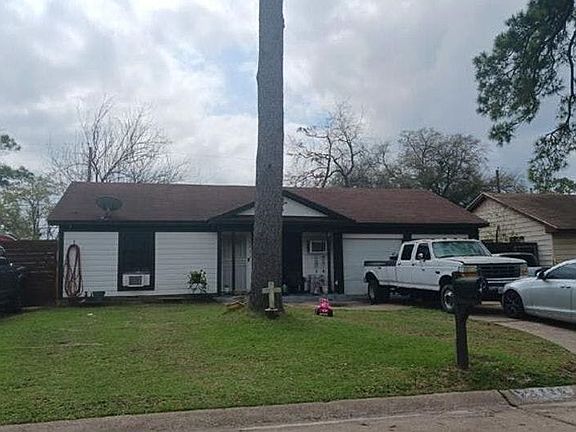 3rd image of 4726 Charriton Dr