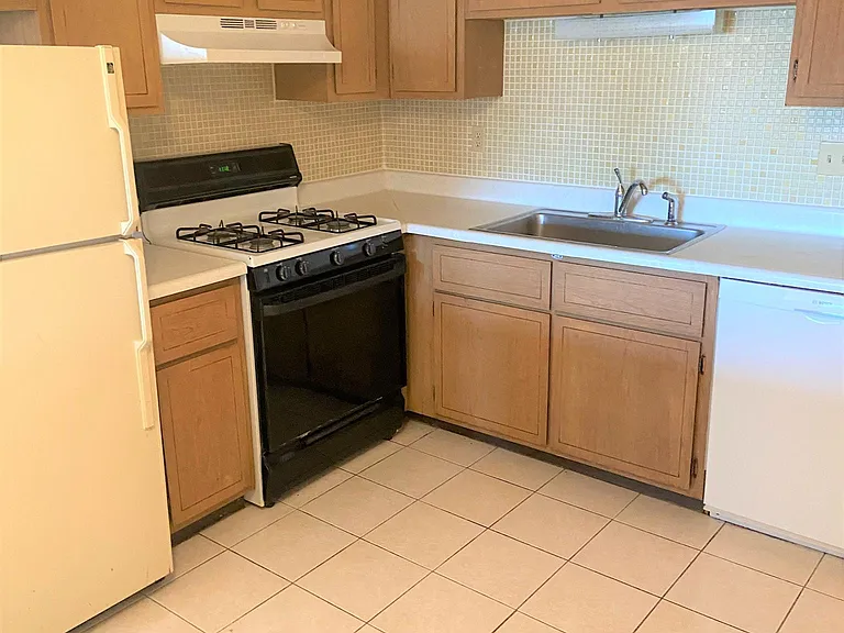 33 South St #8 — Photo 2