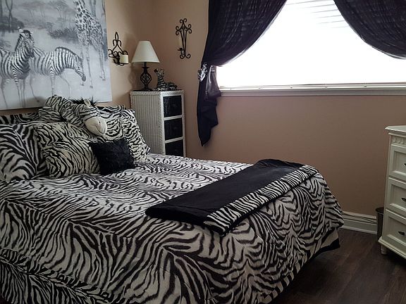 4th image of 5825 Mariposa Ave