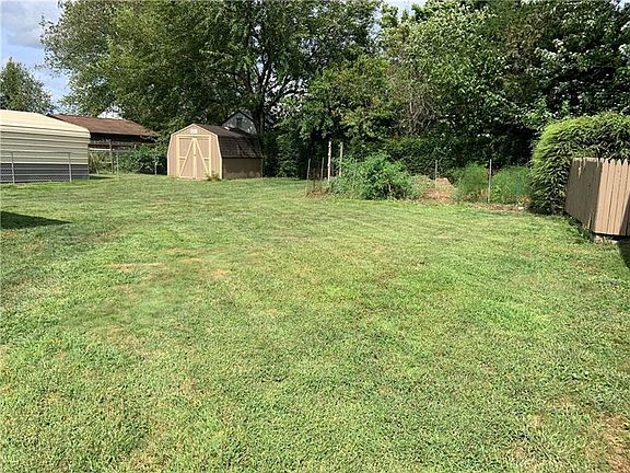 4th image of 733 Caldwell Ave