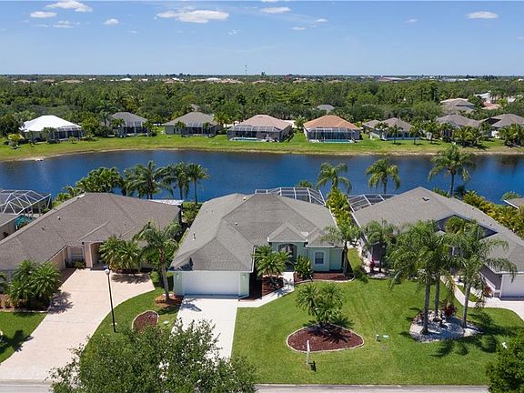3rd image of 356 NW Emilia Way