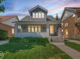 1357 Nottingham Rd, Grosse Pointe Park, MI 48230