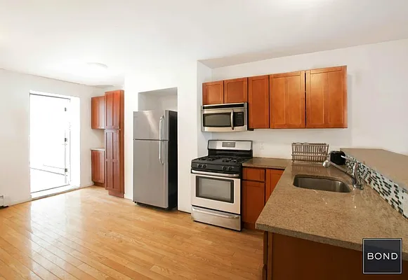 Rented by Bond New York | media 3